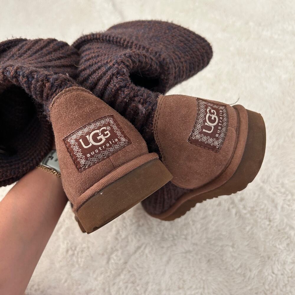UGG Australiawomen's (Size 7M) Classic Cardy Boot - Red/Brown - Picture 3 of 9